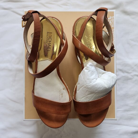 Michael Kors Luggage Tan Wedge Jalita Charm Sandal Strappy Heels Wicker Size 7 - Picture 4 of 9